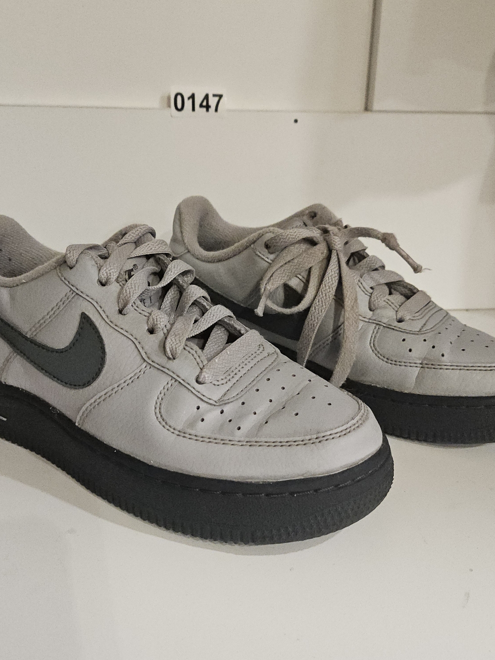 Nike Gray & Black Low-Top Sneakers - 147